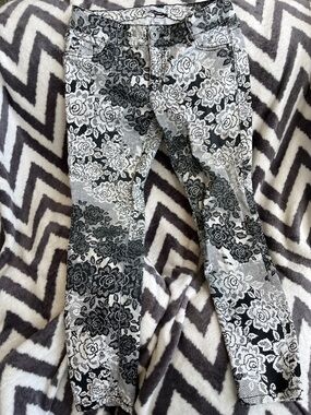 Candie's Black & White Floral Lace-Print Skinny Jeans